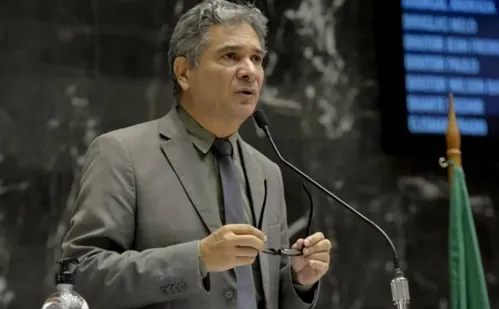 
          Imagem ilustrativa da imagem Prefeito de Governador Valadares (MG) é cassado em processo de impeachment
          