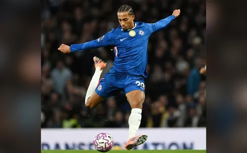 
          Imagem ilustrativa da imagem Preterido por Neymar, João Pedro é eleito melhor jogador da temporada do Chelsea
          