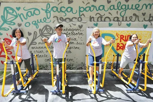 
          Imagem ilustrativa da imagem Recife abre 1.025 vagas para atividades no Centro de Convivência da Pessoa Idosa
          