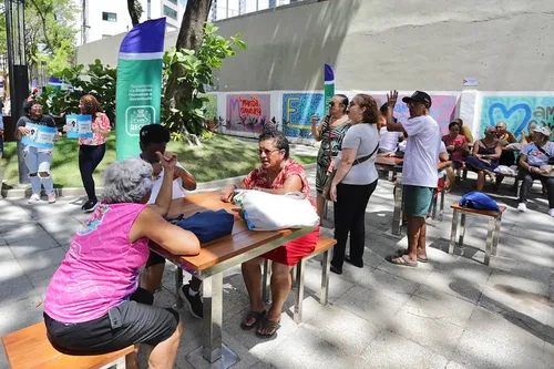 
          Imagem ilustrativa da imagem Recife abre 1.025 vagas para atividades no Centro de Convivência da Pessoa Idosa
          