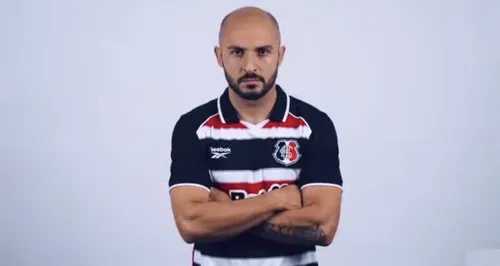 
          Imagem ilustrativa da imagem Régis rescinde contrato e deixa o Santa Cruz em menos de três meses
          