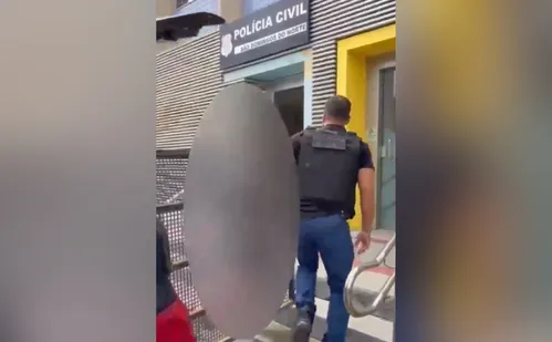 
          Imagem ilustrativa da imagem Suspeito de atirar contra ex companheira e homem é preso no Noroeste do ES
          