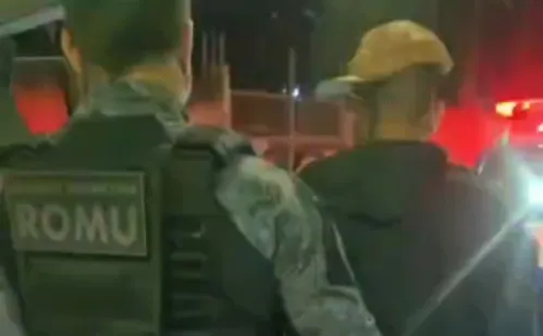 
          Imagem ilustrativa da imagem Suspeito é preso após roubo de carro em Jardim Camburi, Vitória
          