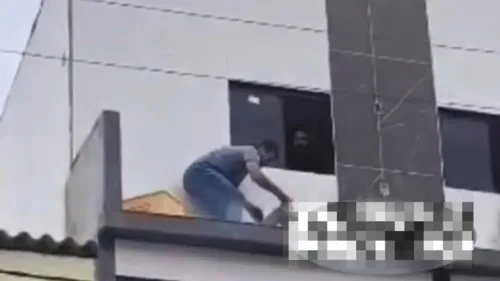 
          Imagem ilustrativa da imagem Trabalhador fica em estado grave após choque elétrico em Capoeiras
          