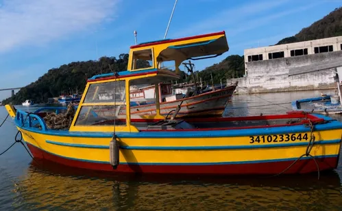 
          Imagem ilustrativa da imagem Três pescadores são resgatados após ficarem à deriva por dois dias no litoral do ES
          
