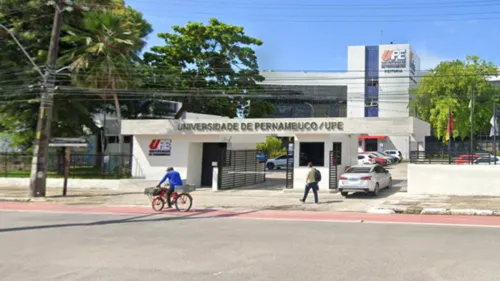 
          Imagem ilustrativa da imagem UPE abre inscrições para concurso público com salários de até R$ 3,8 mil
          