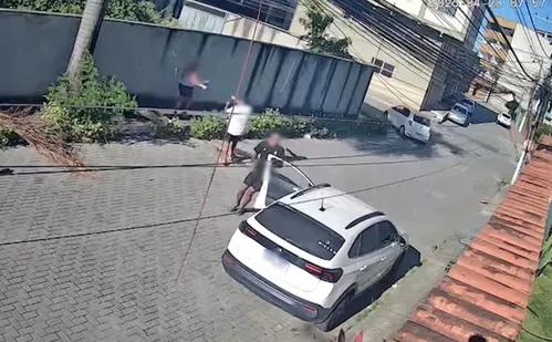 
          Imagem ilustrativa da imagem VÍDEO | Suspeito é preso após render mulher e levar carro em Vila Velha
          