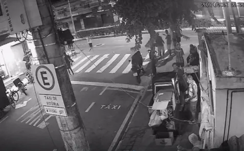 
          Imagem ilustrativa da imagem VÍDEO: Ataque a tiros próximo a quartel da PM deixa três feridos em Vitória
          