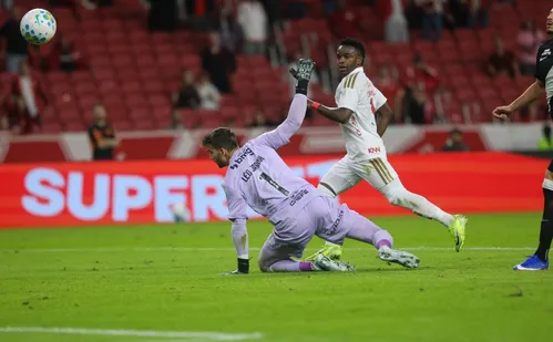 
          Imagem ilustrativa da imagem Vasco sofre goleada no Beira-Rio
          