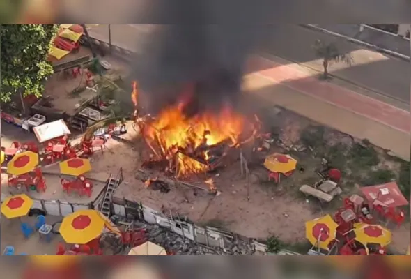 Imagem ilustrativa da imagem Incêndio destrói quiosque na Orla de Olinda