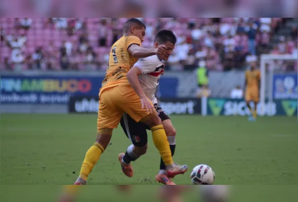 Imagem ilustrativa da imagem Santa Cruz perde para o Amazonas na Arena e amarga segunda derrota seguida