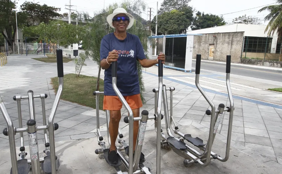 Aos 71 anos, Maria da Penha mantém rotina ativa e defende exercícios como segredo para envelhecer bem