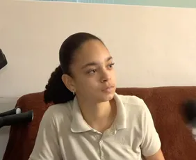 Imagem ilustrativa da imagem Jovem atacada por tubarão em Boa Viagem recebe alta após 40 dias internada