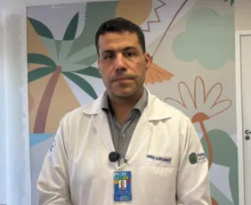 Imagem ilustrativa da imagem Menino atacado por tubarão tem perna amputada, confirma médico do HR