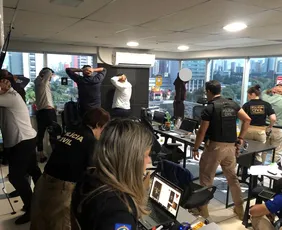Imagem ilustrativa da imagem Polícia Civil prende 13 pessoas suspeitas de fraude de ativos virtuais em PE