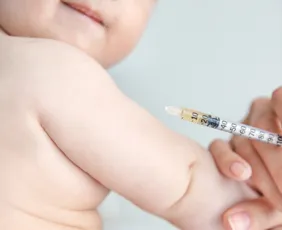 Imagem ilustrativa da imagem Recife amplia proteção infantil com a chegada da vacina Pneumo 20