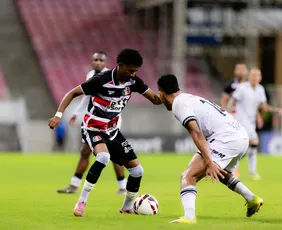Imagem ilustrativa da imagem Santa Cruz tem sequência de vitórias interrompida pelo Figueirense na Arena PE