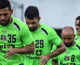 Imagem ilustrativa da imagem Santa Cruz tem treino cancelado após protesto de jogadores por atraso salarial