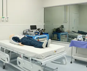 Imagem ilustrativa da imagem UVV une simulação médica e robótica no InovaWeek 2026