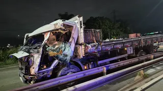 Imagem ilustrativa da imagem Caminhoneiro de 26 anos morre após bater em poste na BR-232