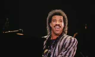 Imagem ilustrativa da imagem Lionel Richie tranquiliza fãs após ter passado mal em show nos Estados Unidos