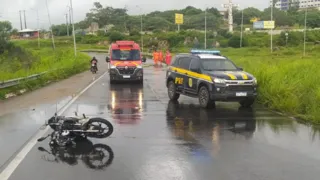 Imagem ilustrativa da imagem Mãe e filho morrem em acidente de moto na BR-104, em Caruaru