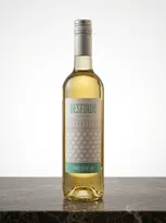 Imagem ilustrativa da imagem O vinho verde não é verde: entenda o nome que mais confunde os brasileiros