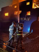 Imagem ilustrativa da imagem VÍDEO: Incêndio destrói lojas no Bairro de São José, no Recife