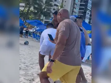 Imagem ilustrativa da imagem NOVO ATAQUE: Mulher de 19 anos é mais nova vítima de tubarão na praia de Boa Viagem