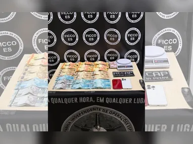 De acordo com a PRF, a via está parcialmente interditada para atendimento à ocorrência.