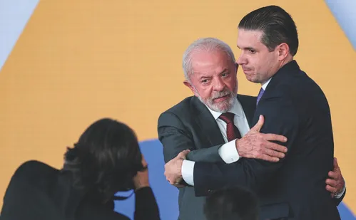 
          Imagem ilustrativa da imagem 212 mil empregados vão ter folga extra com o fim da escala 6x1
          