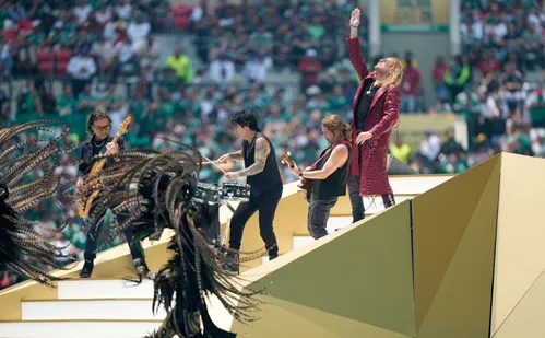 
          Imagem ilustrativa da imagem Abertura da Copa destaca a riqueza cultural do México, mas peca com playback
          