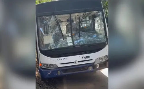 
          Imagem ilustrativa da imagem Acidente entre ônibus escolar e carreta deixa doze crianças feridas em Pancas
          