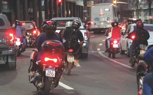 
          Imagem ilustrativa da imagem Acidentes com motociclistas estão cada vez mais graves, dizem médicos
          