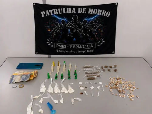 
          Imagem ilustrativa da imagem VÍDEO | Adolescente de 14 anos é apreendido com 81 pedras de crack em Vitória
          