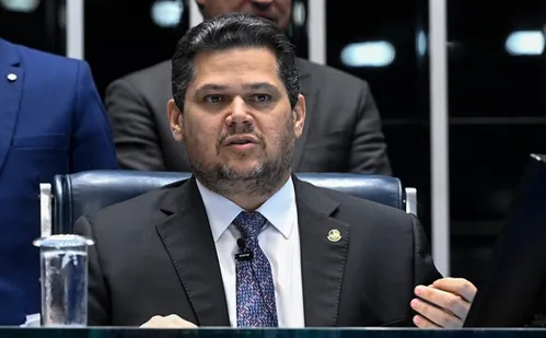 
          Imagem ilustrativa da imagem Alcolumbre quer alterar PEC, e fim da escala 6x1 pode ficar para depois da eleição
          