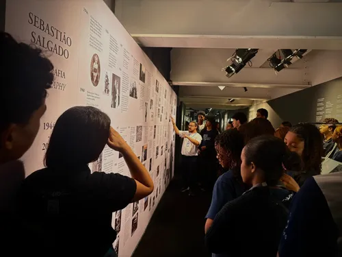 
          Imagem ilustrativa da imagem “Amazônia”
Primeira grande exposição do Cais das Artes recebe 54 mil visitantes
          