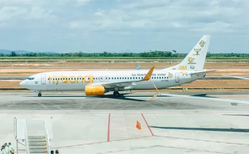 
          Imagem ilustrativa da imagem Anac limita a venda de passagens aéreas da Flybondi no Brasil
          