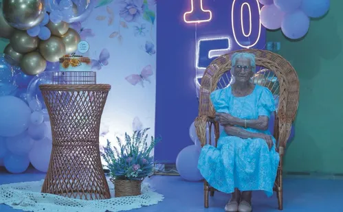
          Imagem ilustrativa da imagem Aos 105 anos, moradora do ES diz que "come de tudo, mas evita gordura"
          
