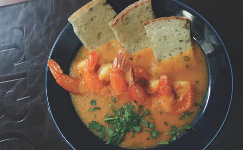 
          Imagem ilustrativa da imagem Aprenda três receitas de caldos para saborear no inverno
          