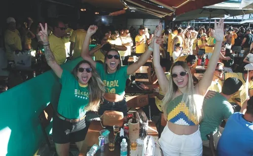 
          Imagem ilustrativa da imagem "As coisas vão melhorar": torcedores capixabas avaliam classificação do Brasil
          
