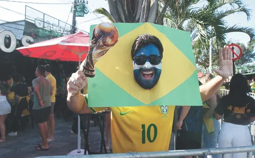
          Imagem ilustrativa da imagem "As coisas vão melhorar": torcedores capixabas avaliam classificação do Brasil
          
