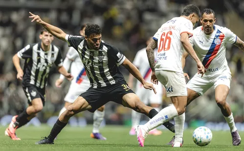 
          Imagem ilustrativa da imagem Atlético-MG cede o empate ao Bahia e frustra retorno no Brasileirão
          