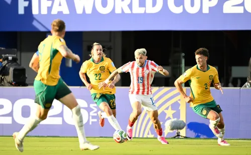 
          Imagem ilustrativa da imagem Austrália empata e fica com o 2º lugar; Paraguai, em 3º, sonha com o mata-mata
          