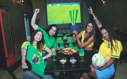 
          Imagem ilustrativa da imagem Bares no clima da torcida do Brasil!
          