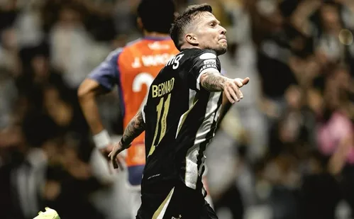 
          Imagem ilustrativa da imagem Bernard decide de novo, Atlético-MG vence Puerto Cabello e vai às oitavas
          