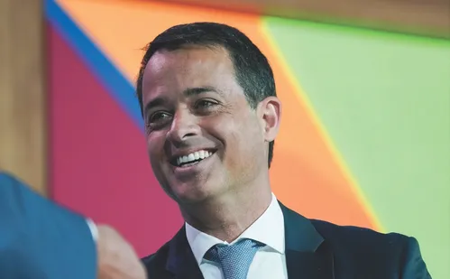 
          Imagem ilustrativa da imagem Big techs criam “batalhões” de engenheiros para acelerar IA nas empresas
          