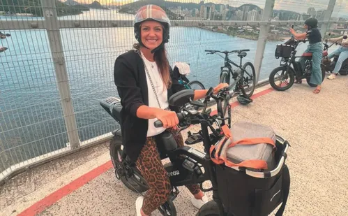 
          Imagem ilustrativa da imagem Bike elétrica vira opção para atravessar a Terceira Ponte mais rápido
          