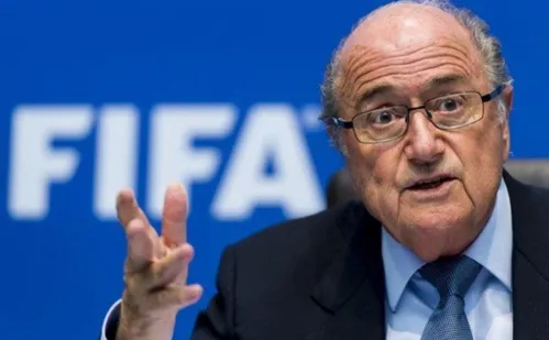 
          Imagem ilustrativa da imagem Blatter detona Fifa por cancelar suspensão de Balogun: 'Para onde vais?'
          