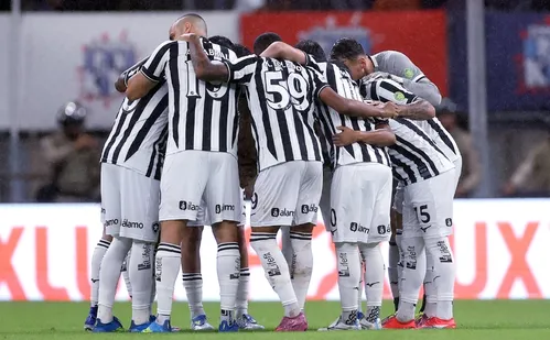 
          Imagem ilustrativa da imagem Após goleada, Botafogo tenta reagir no Brasileirão contra o Vitória-BA em Salvador
          